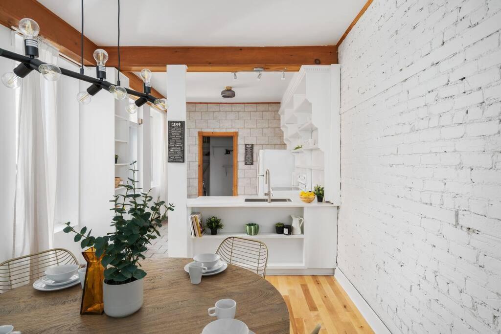 Appartamento Chic Mile-End 3Br Getaway - Free Parking, Sleeps 8 Montréal Esterno foto