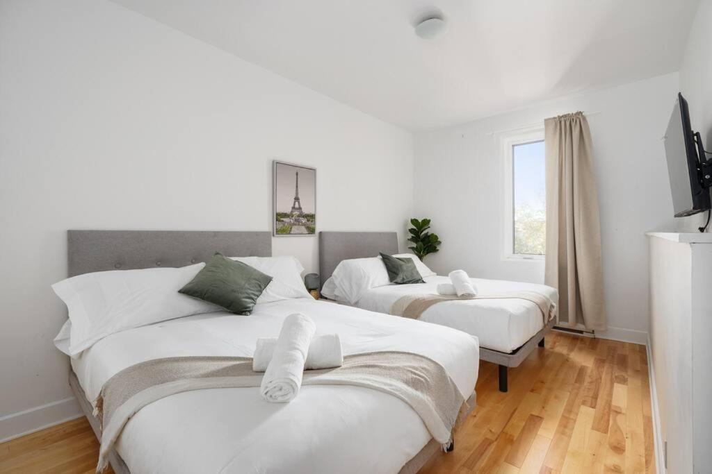 Appartamento Chic Mile-End 3Br Getaway - Free Parking, Sleeps 8 Montréal Esterno foto