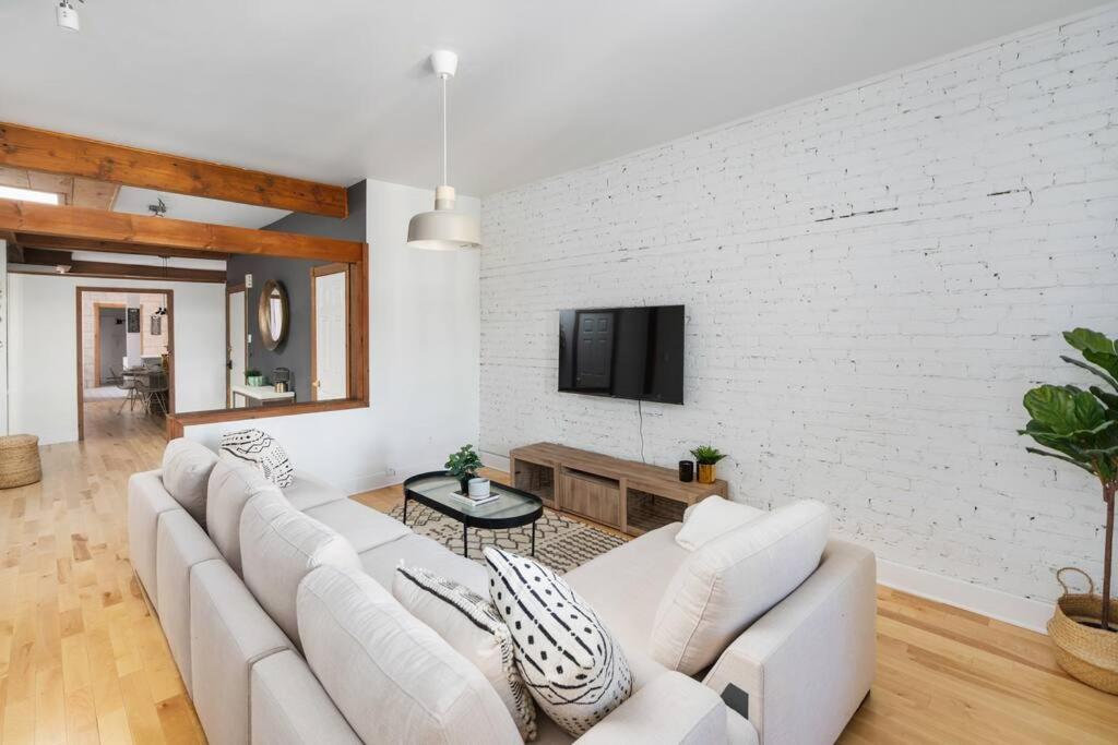 Appartamento Chic Mile-End 3Br Getaway - Free Parking, Sleeps 8 Montréal Esterno foto