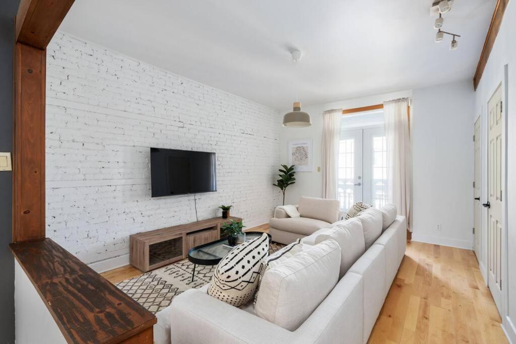 Appartamento Chic Mile-End 3Br Getaway - Free Parking, Sleeps 8 Montréal Esterno foto