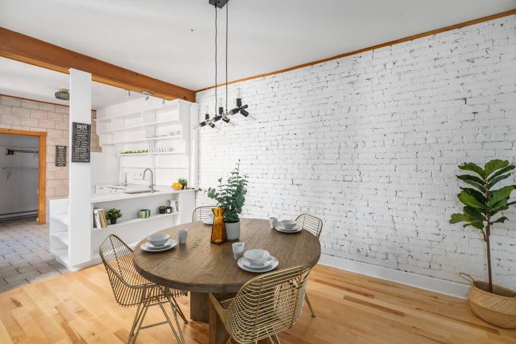 Appartamento Chic Mile-End 3Br Getaway - Free Parking, Sleeps 8 Montréal Esterno foto