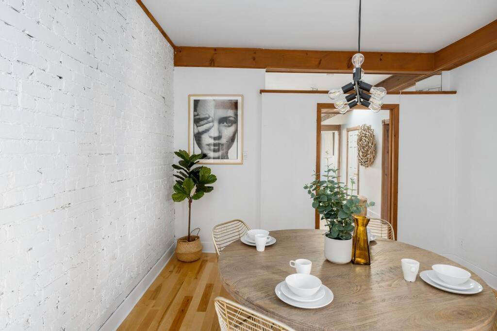 Appartamento Chic Mile-End 3Br Getaway - Free Parking, Sleeps 8 Montréal Esterno foto