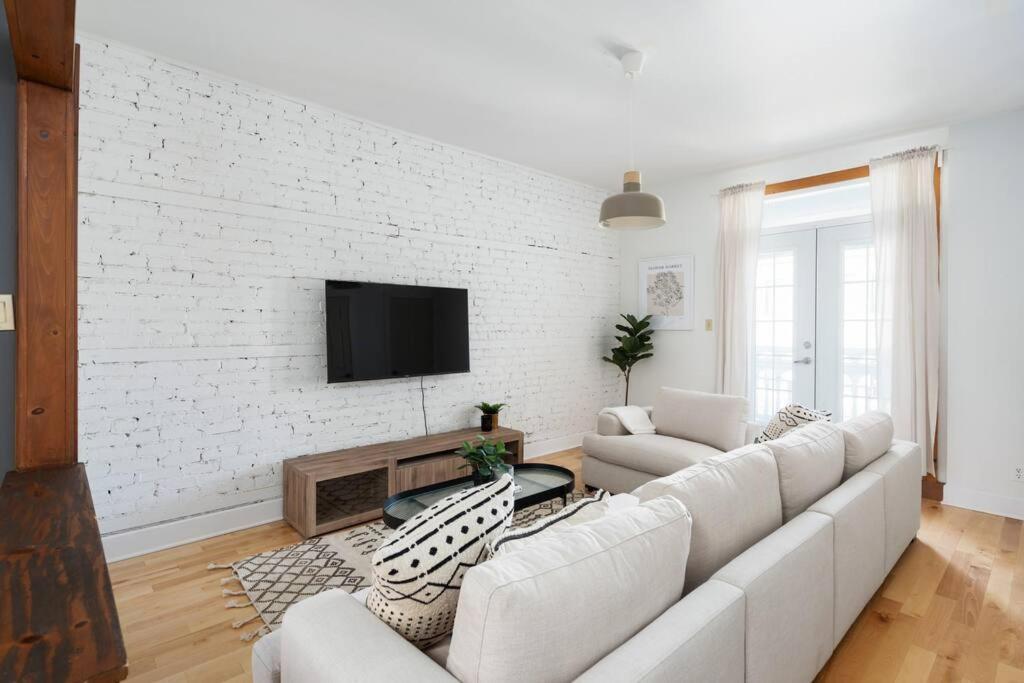 Appartamento Chic Mile-End 3Br Getaway - Free Parking, Sleeps 8 Montréal Esterno foto